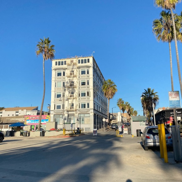 Meet your Posher, Aileen - Picture 1 of 1